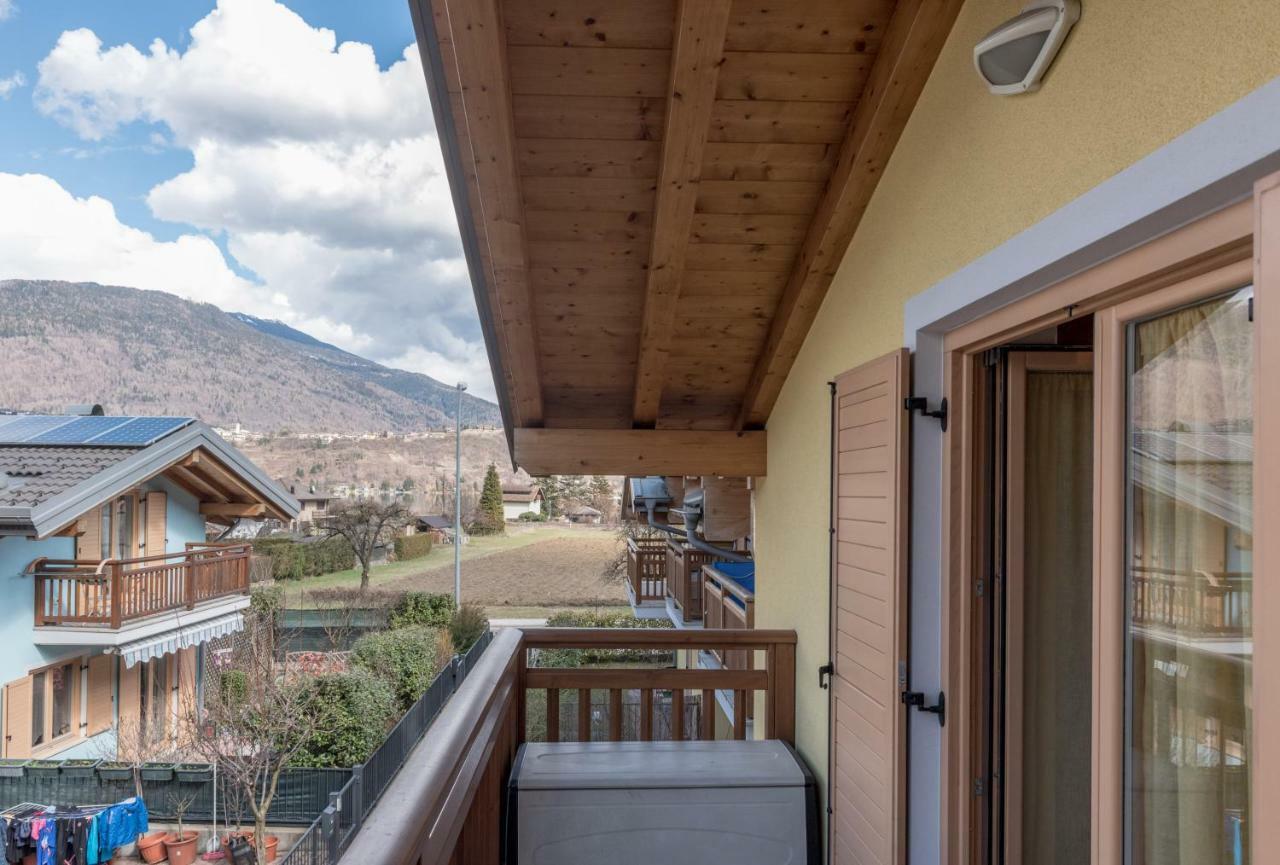 Apartamento Mansarda Di Alex E Nataly Calceranica al Lago Exterior foto