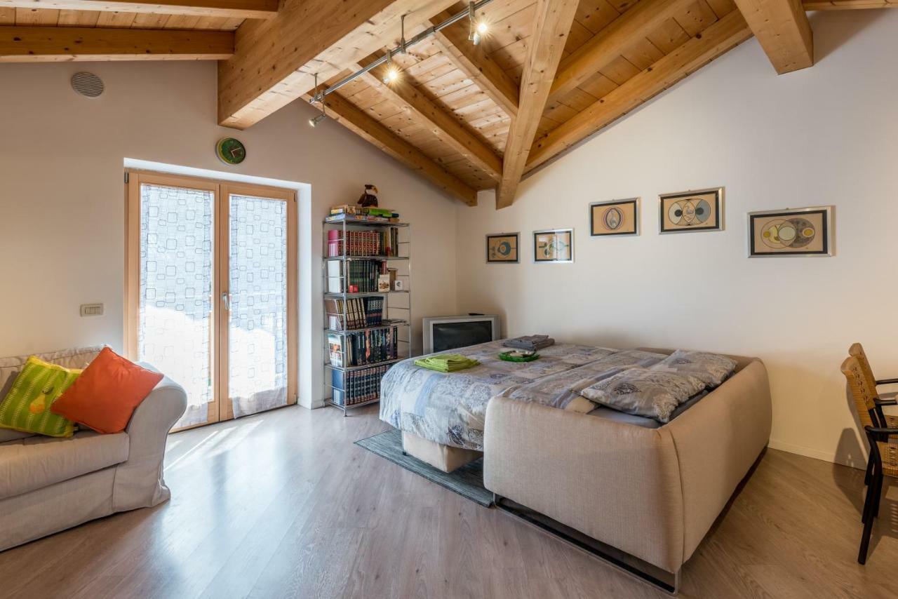 Apartamento Mansarda Di Alex E Nataly Calceranica al Lago Exterior foto