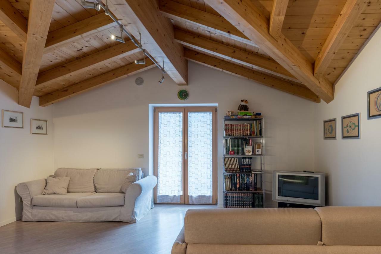 Apartamento Mansarda Di Alex E Nataly Calceranica al Lago Exterior foto
