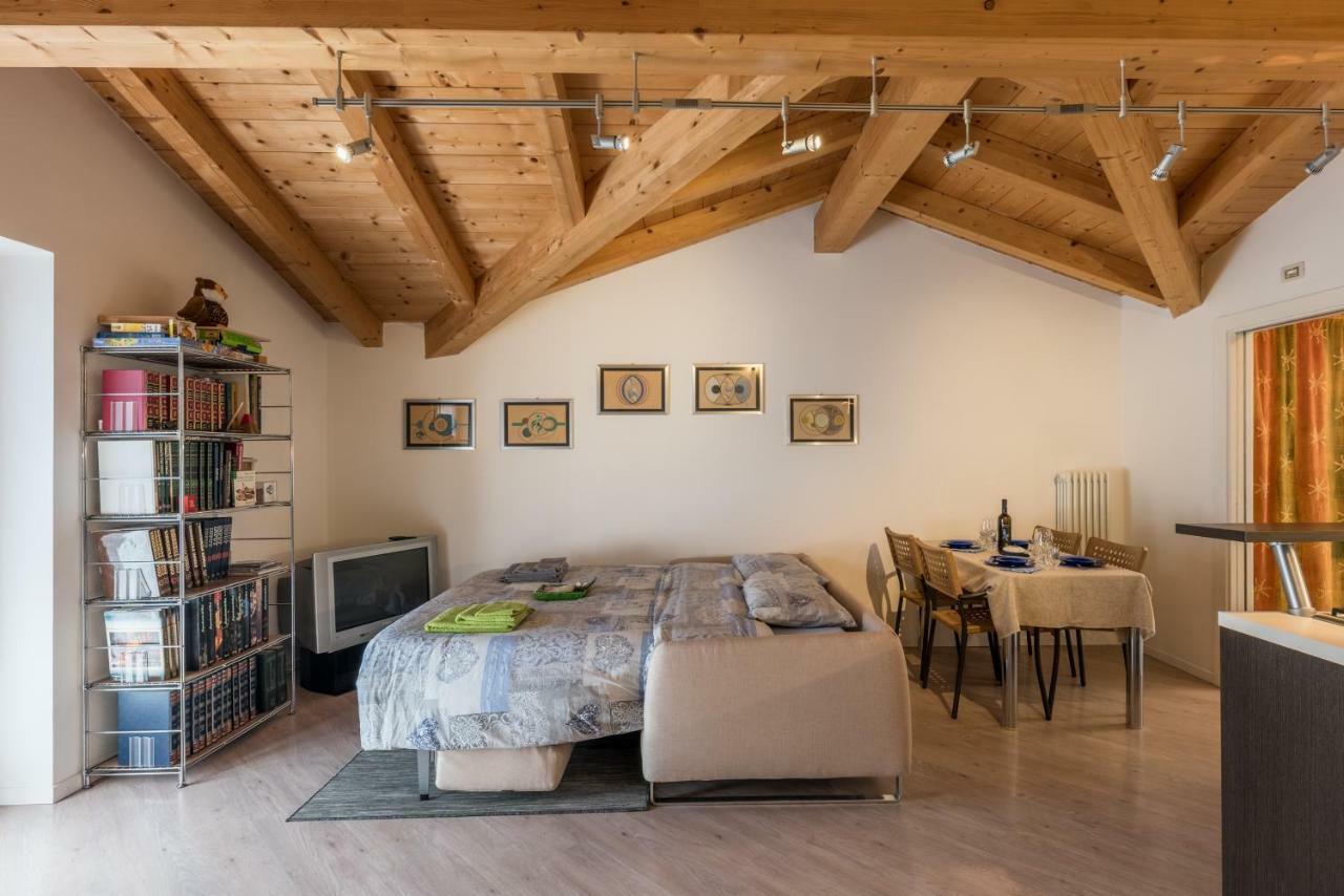 Apartamento Mansarda Di Alex E Nataly Calceranica al Lago Exterior foto